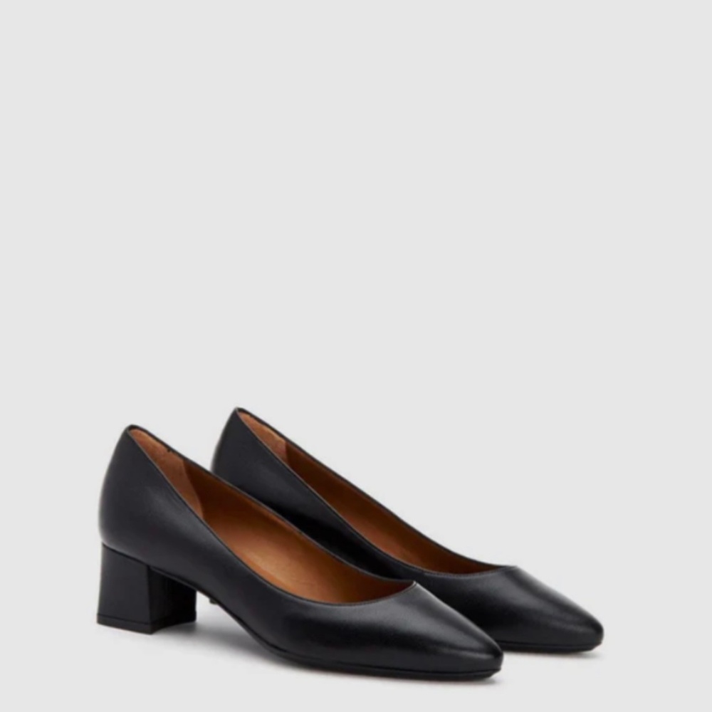 NWOT Aquatalia Pasha Italian Leather Designer Pumps Block Heel Pointed Toe